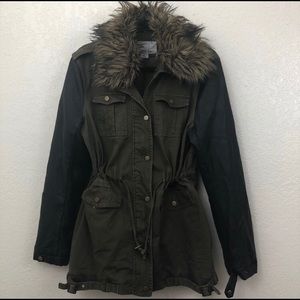 barIll green & black jacket